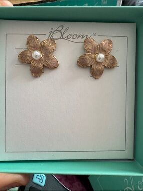 bloom Mauve Pink Gold-Tone Flower Pearl Stud Earrings